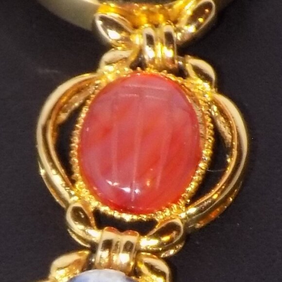 Vintage Ladies Lafayette Carved Semi-Precious Stone Scarab Mother-of-Pearl Watch - Picture 10 of 14